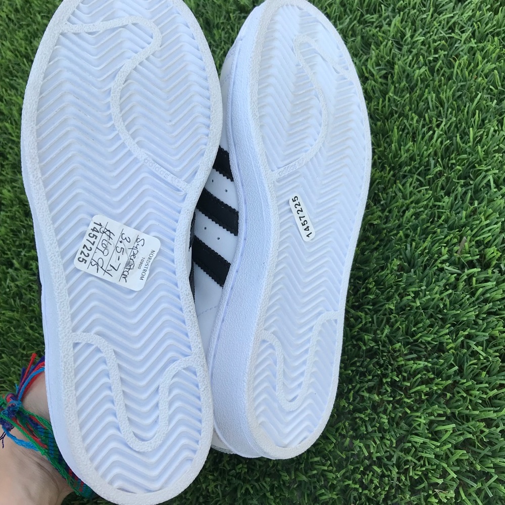 🎩 Adidas Superstar Sneakers 🎩 - Picture 5 of 8